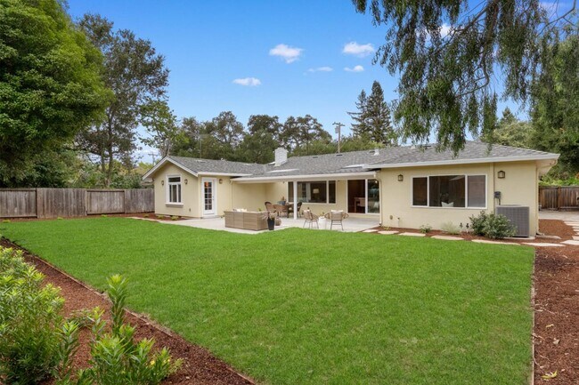 Building Photo - 1098 Muir Way
