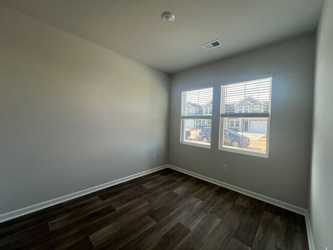 Building Photo - COLLINS WALK IN CONWAY