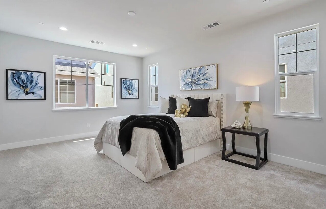 Building Photo - 1673 Bella Lago Dr