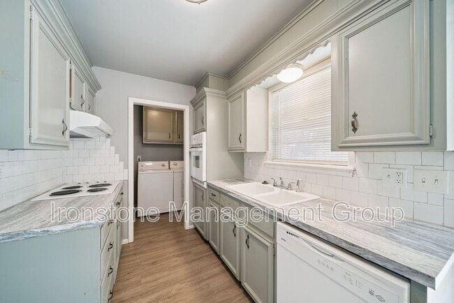 Building Photo - 5822 E 35th St