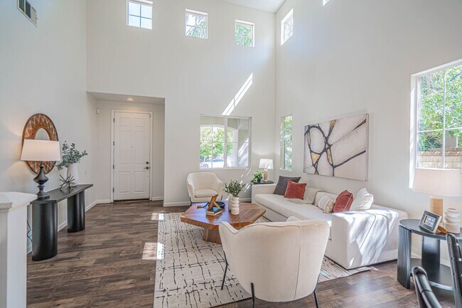 Building Photo - Stunning 5-Bedroom Home with Solar Panels ...