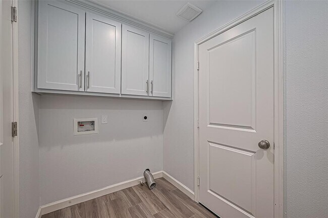 Building Photo - 12319 Attlee Dr