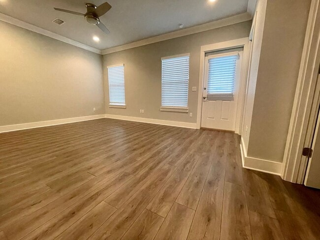 Building Photo - **MOVE IN SPECIAL-$500 OFF 1ST MONTH’S REN...