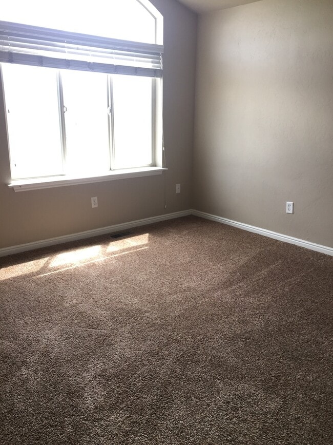 Building Photo - West Park #7