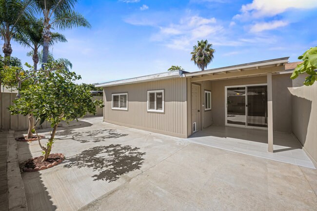 Building Photo - 257 Holiday Way