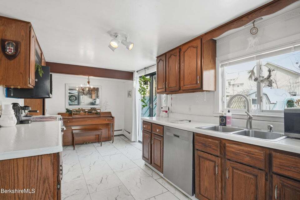 Building Photo - 9 Lincoln St