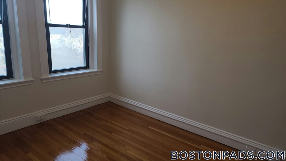 Building Photo - 17-19-19 Washington St S