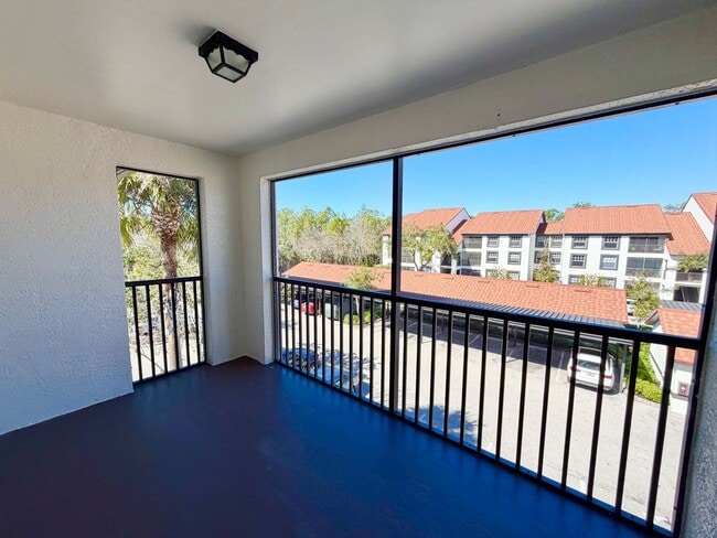 Building Photo - ** FAIRWAY PRESERVE ** 3 BED / 2 BATH CONDO - PET OK! - NORTH NAPLES - ANNUAL RENTAL
