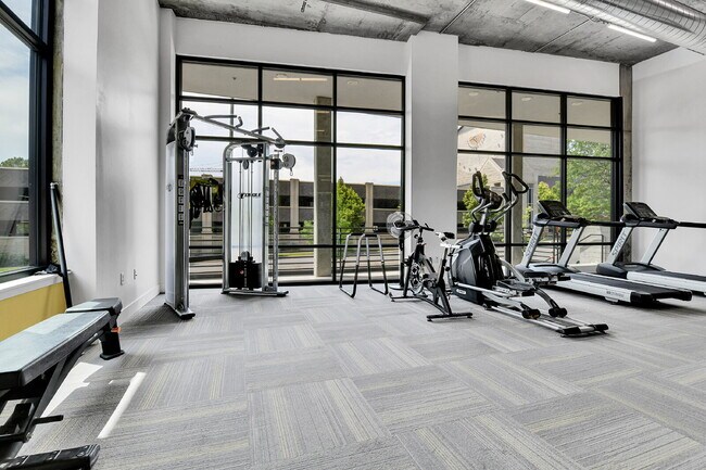 Building Photo - $1,695 - 1 Bed, 1 Bath Condo with In Unit Laundry in Secured Building!