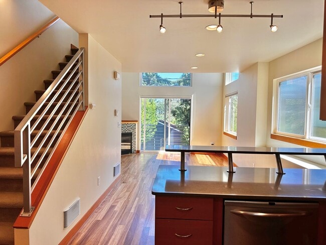 Building Photo - Three-Level Loft-Style 2BR | 3BA with Priv...
