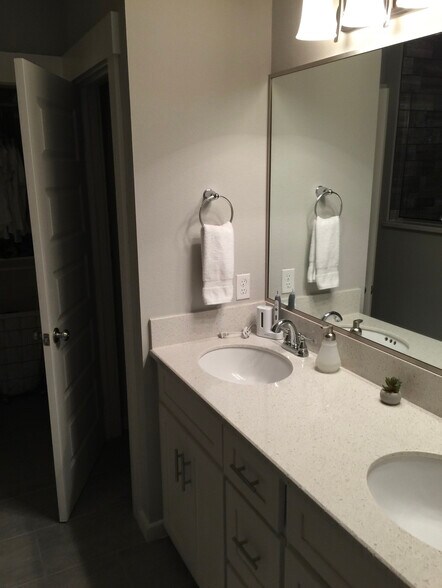 Main Bath double vanity - 14890 Granada Dr