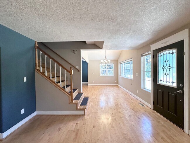 Building Photo - Gorgeous 3 Bed 2 Bath w/ Brand New Deck Patio Home in Cedar Hills! MOVE IN SPECIAL!