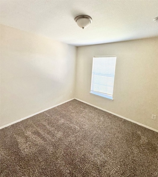 Building Photo - 203 Spruce Trail