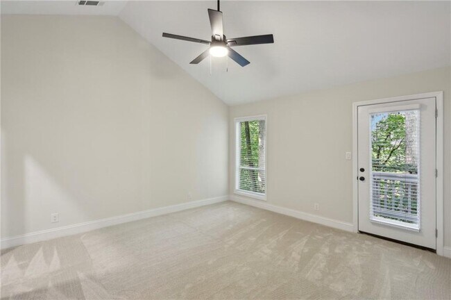 Building Photo - 545 Woodman Pl