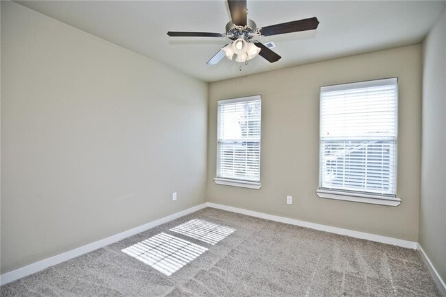 Building Photo - 2304 SW Juniper Ave