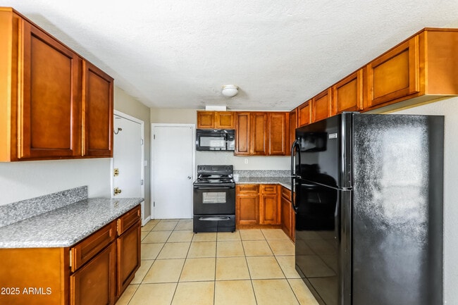 Building Photo - 2753 W Lawrence Ln