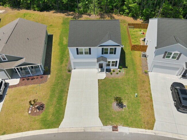 Building Photo - 305 Ruby Baird Dr