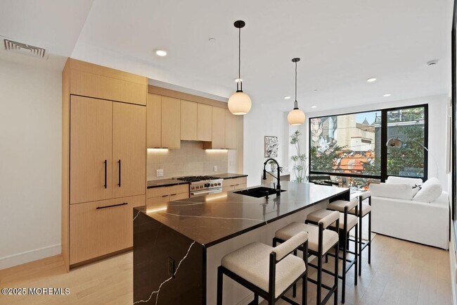 Building Photo - 139 Christopher Columbus Dr