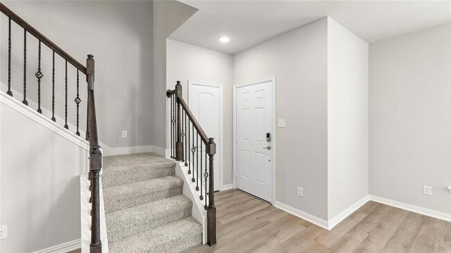 Building Photo - 3720 Paradise Way