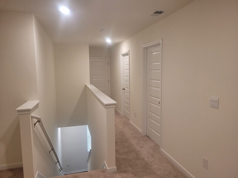 Building Photo - 2021 Vidalia Ct