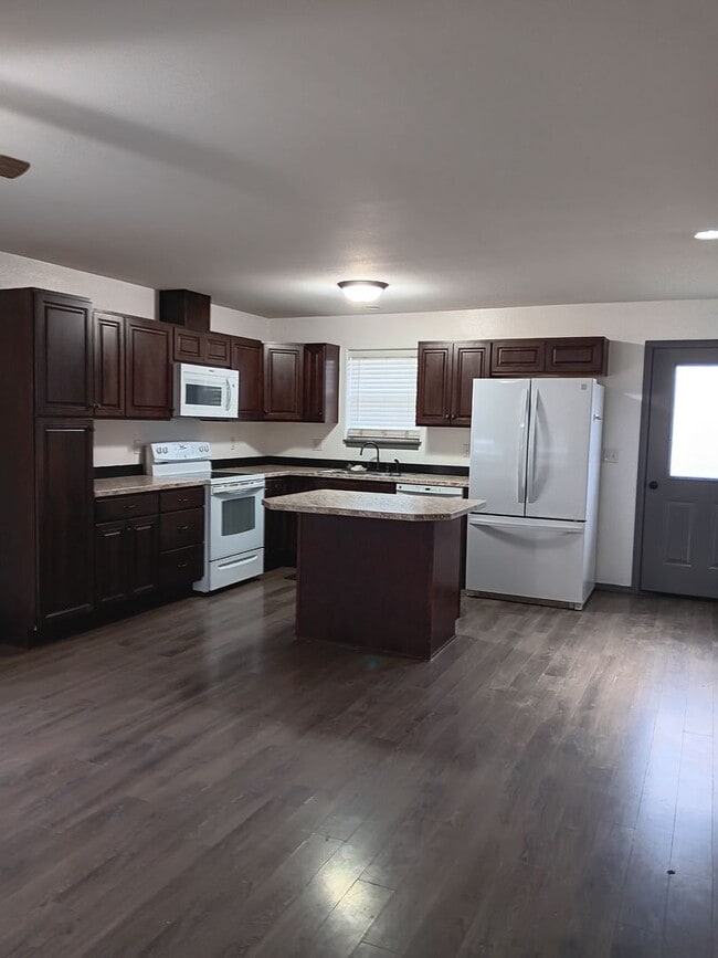 Building Photo - 3 Bed House in Elgin