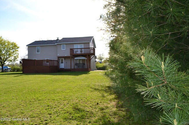Building Photo - 60 Colonial Rd