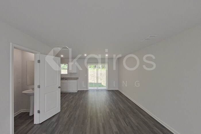 Building Photo - 233 Topaz Ln