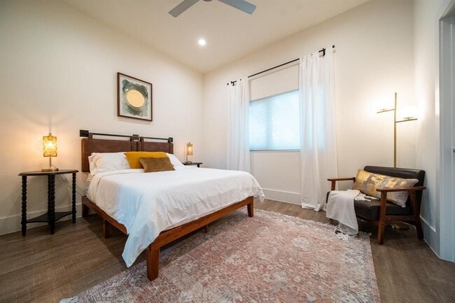 Building Photo - 2212 Francis St