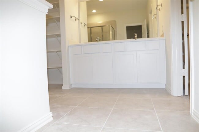 Building Photo - 27943 Western Crk Ct