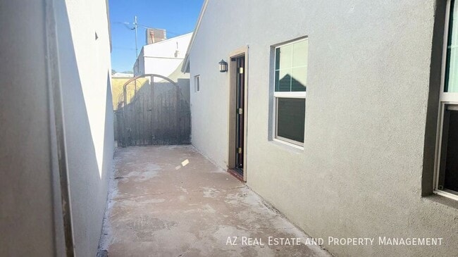 Building Photo - 1505 N 15th Ave