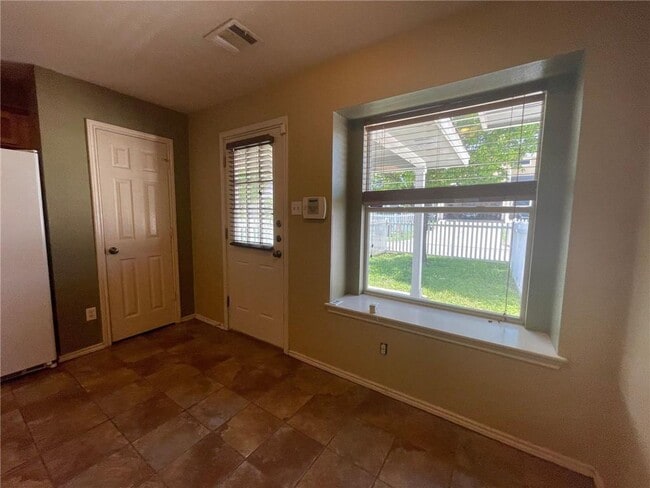 Building Photo - 5206 Hartson