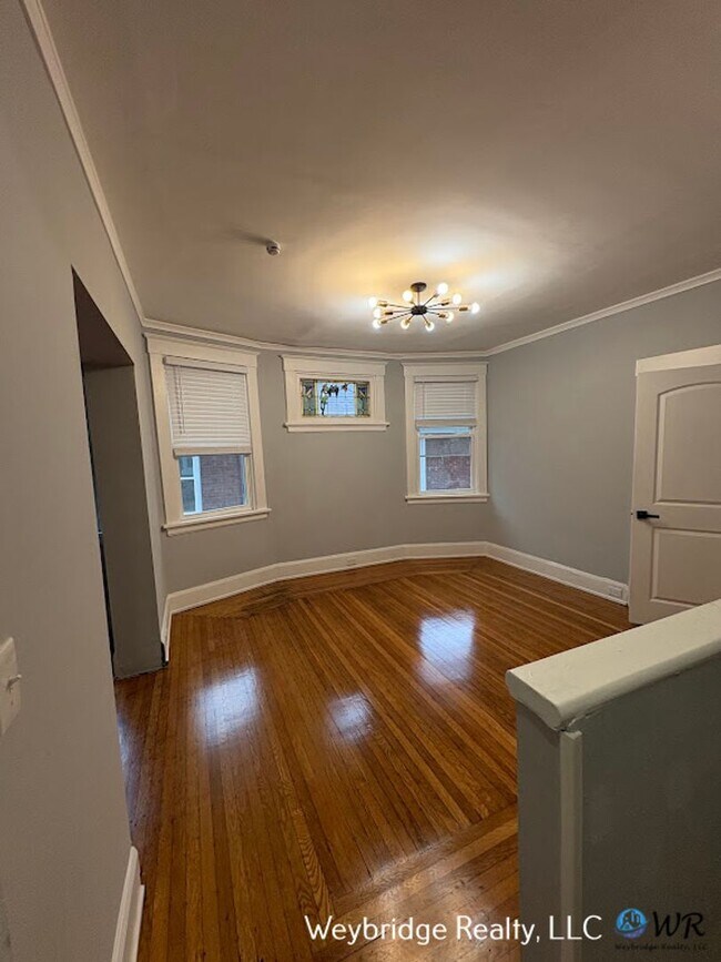Building Photo - 923 Rogers Pl