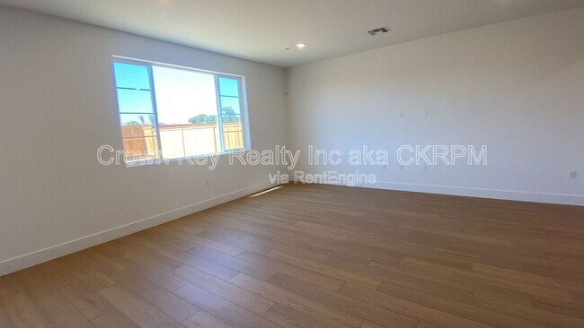 Building Photo - 120 Adriana Dr