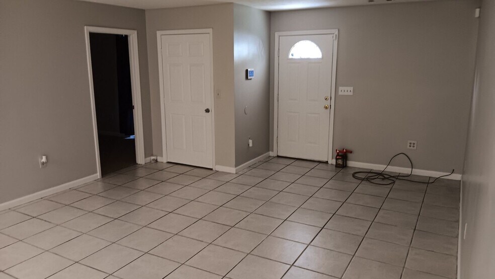 Building Photo - 1741 Elvan Ave