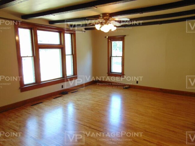 Building Photo - Marinette Home For Rent