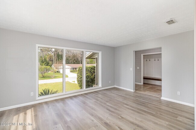Building Photo - 2867 Holly Bay Rd