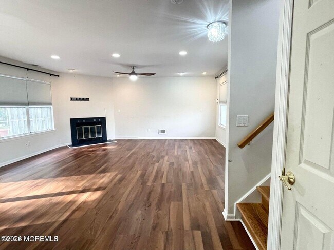 Building Photo - 21 Evergreen Dr