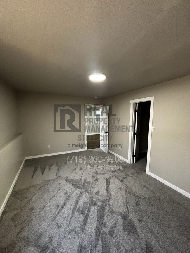 Building Photo - 326 W Golden Eagle Way