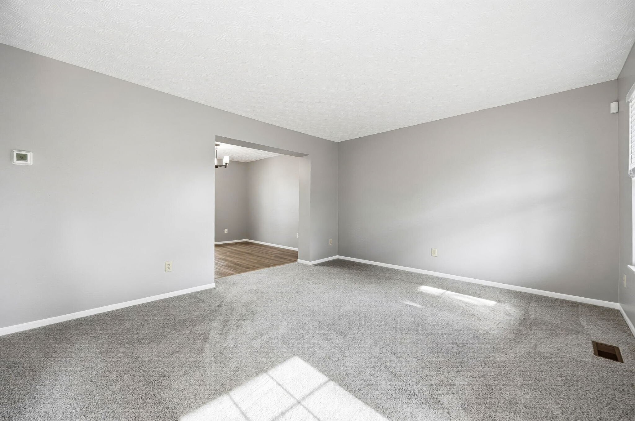 Building Photo - 3033 Jamestown Dr