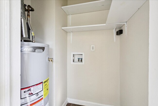 Building Photo - Downtown Newport News