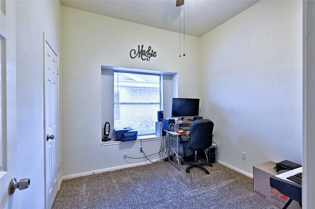 Building Photo - 7407 Creekfield Dr