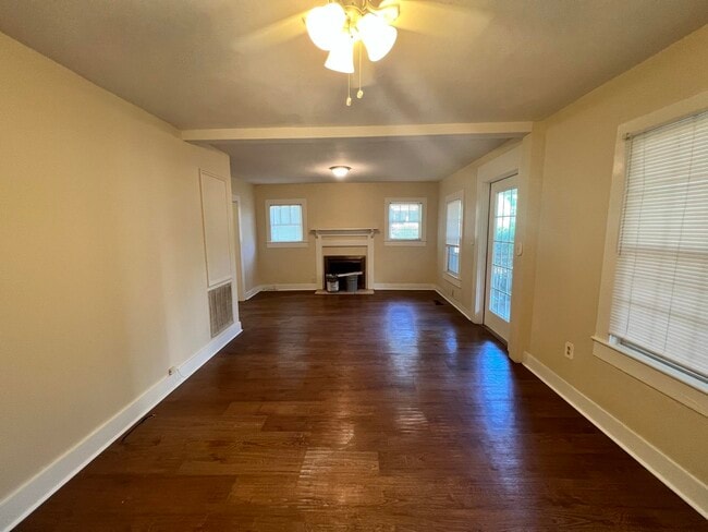 Building Photo - 223 W 5th Ave