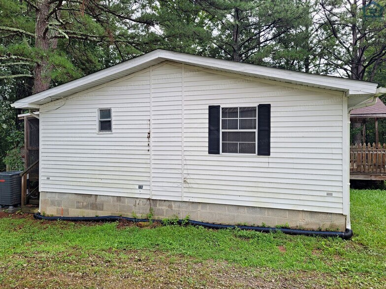 Building Photo - 2205 Elmore Town Rd