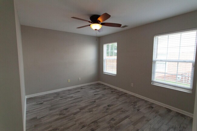 Building Photo - 318 Vanderbilt Dr