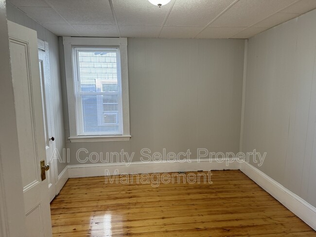 Building Photo - 22 Sargent Ave