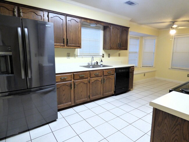 Building Photo - 2244 Lake Hill Ct