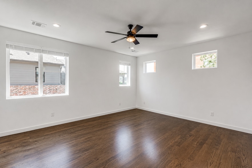 Building Photo - 1552 Cosette Dr