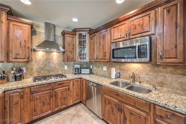 Building Photo - 2701 Alta Dr