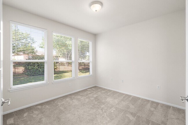 Building Photo - 131 Mountain Creek Pass