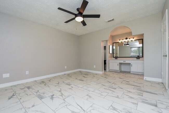 Building Photo - 8307 Stagewood Dr